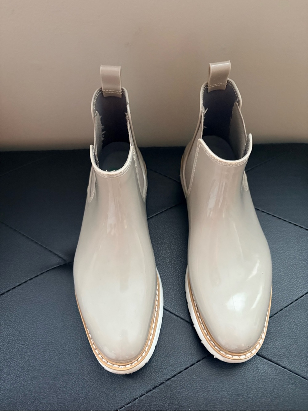 Cougar Canada ankle Chelsea Rain Boots in Light Cream